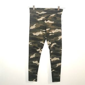 NWT GARAGE Black & Grey Camo Leggings Size Medium